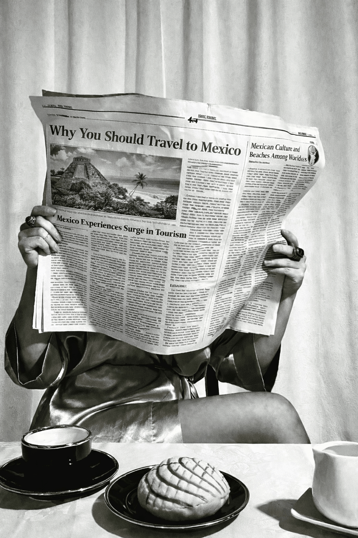 Person liest eine Zeitung über Mexiko